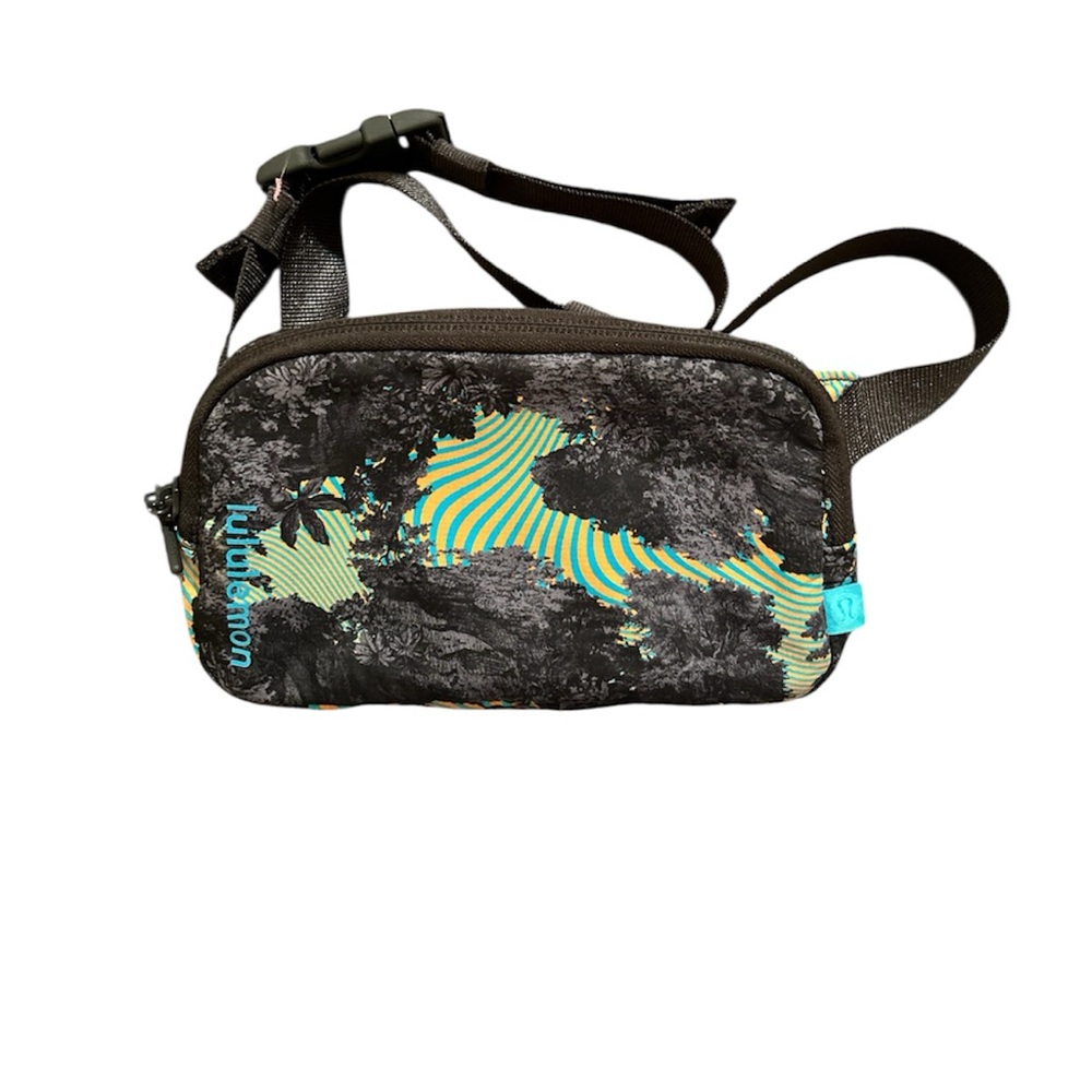 lululemon athletica Black and Green fannypack